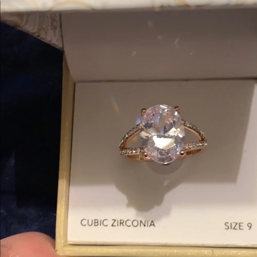 Rose Gold Large Oval Ring - Picture 1 of 4